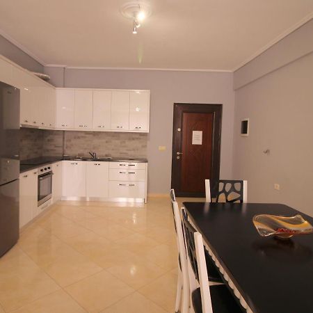 Appartamento Mece Apt. Sarandë Esterno foto