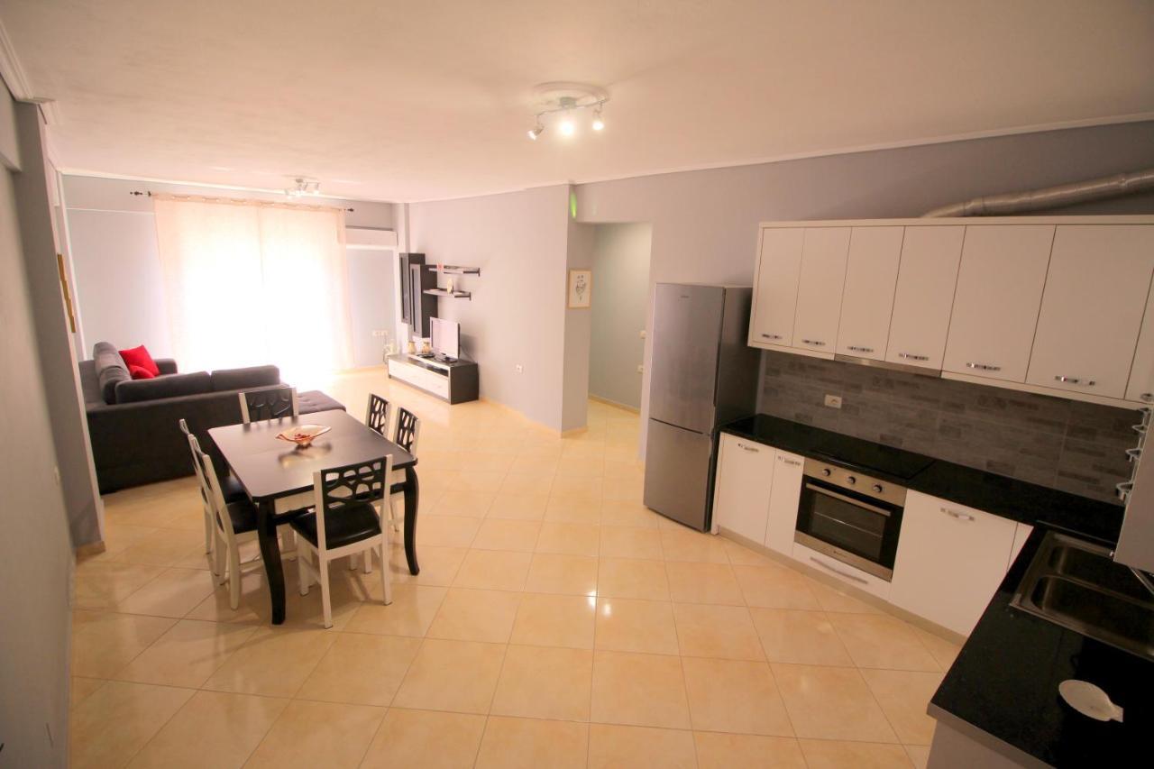 Appartamento Mece Apt. Sarandë Esterno foto