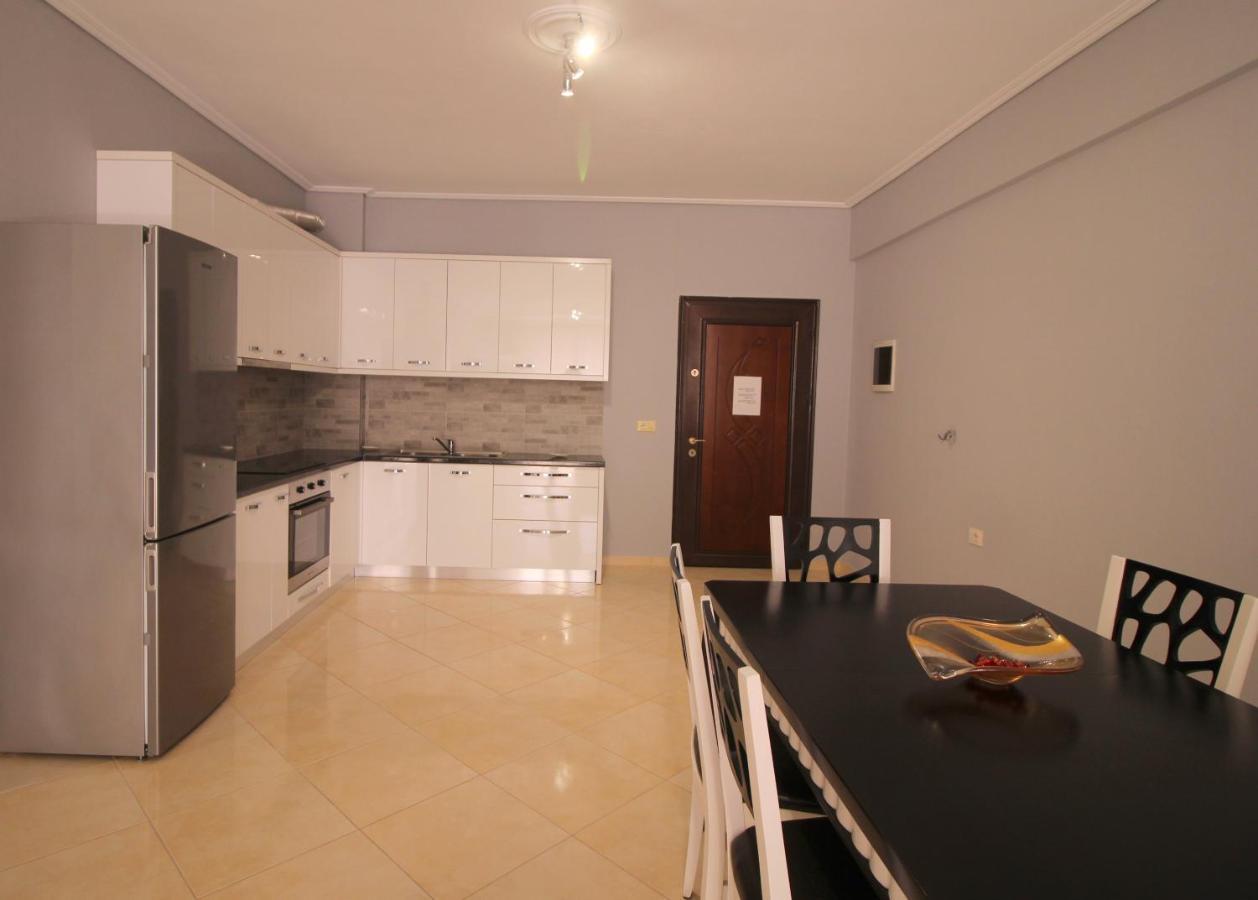 Appartamento Mece Apt. Sarandë Esterno foto